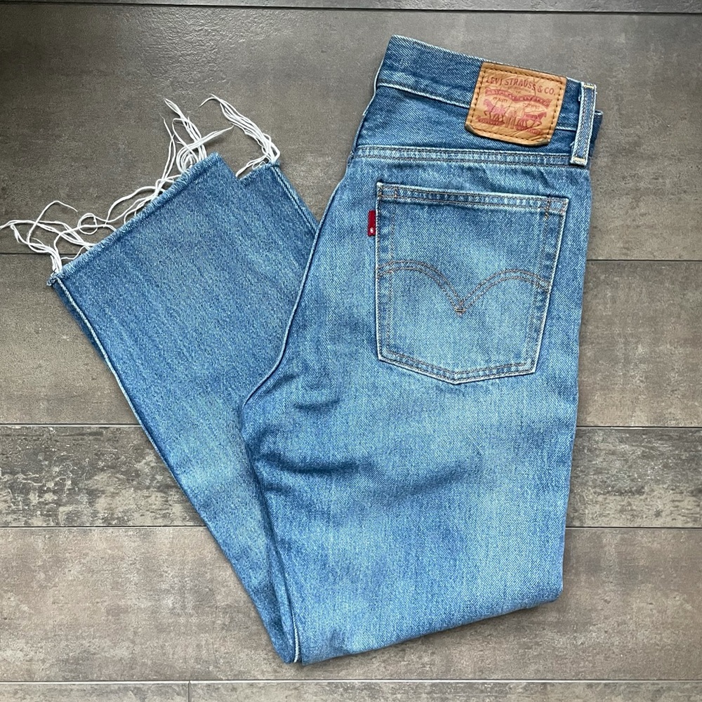 LEVI’s Wedgie Straight Jeans